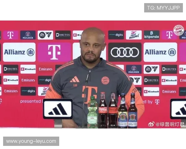 孔帕尼一边看孩子一边指导球队？这生活真不像靠钱堆出来的豪华剧场！