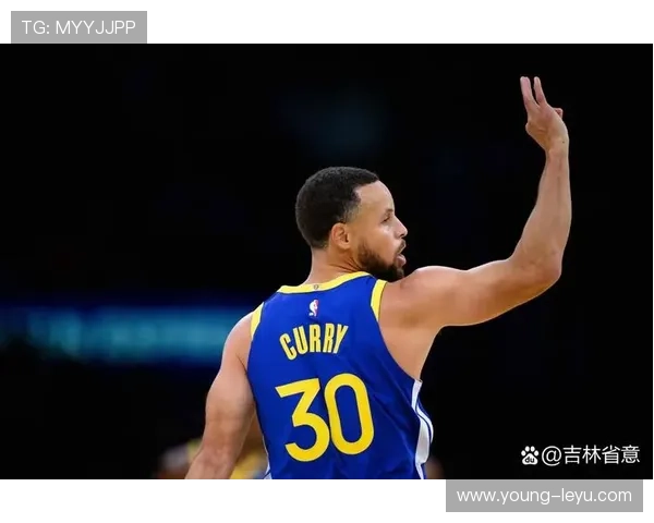 张伯伦篮下单打威胁 强过库里外线牵制