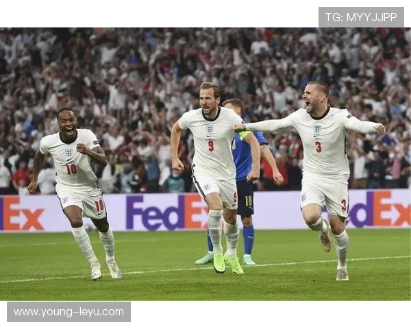 特里皮尔与沃克：进攻型vs防守型边卫对比分析