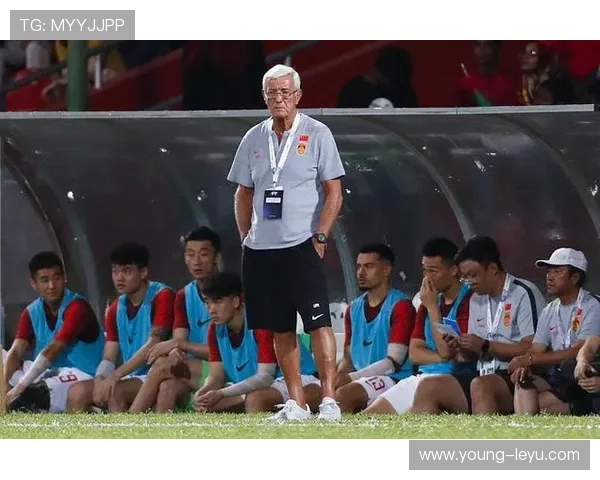 为什么“压人”不算犯规？足球规则中的身体对抗边界解析