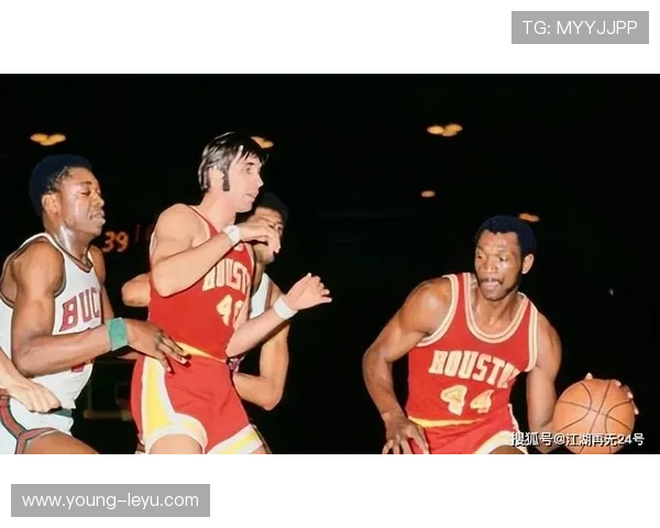 埃尔文·海耶斯突破创造空间效率提升，助队拉开内线得分差距