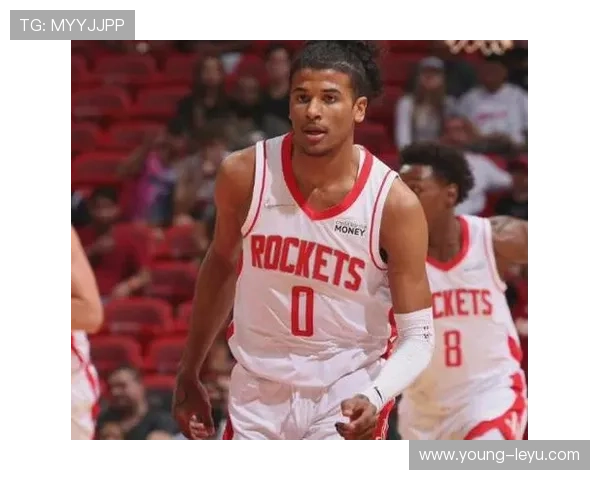 杰伦·格林突破拉开差距，关键时刻得分效率提升显著